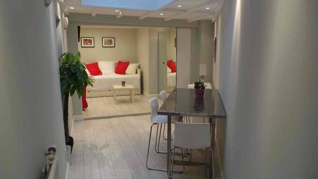 Großes voll möbliertes Studio, Schuman (EU-District) - Photo 1