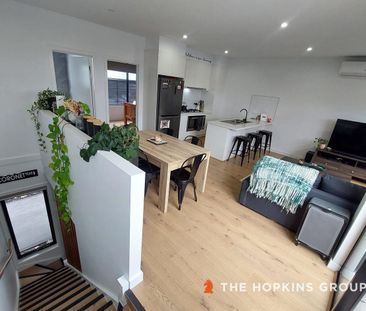 Light & bright spacious 2 bedroom townhouse!! - Photo 1