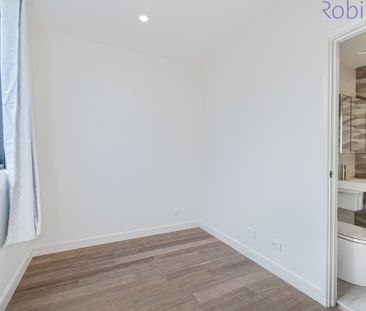 Air-conditioned one bedroom apartment with premium finishes - Photo 1