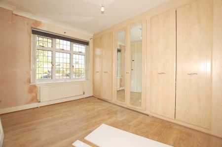 4 bedroom semi-detached house to rent - Photo 4