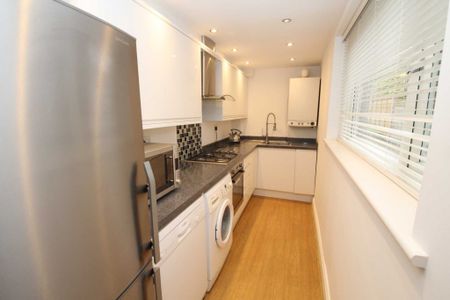 2 bed Terraced for rent - Photo 5