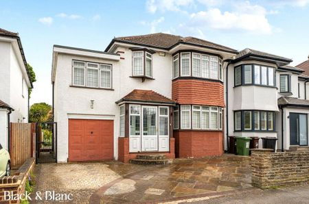 4 bedroom semi-detached house to rent - Photo 3