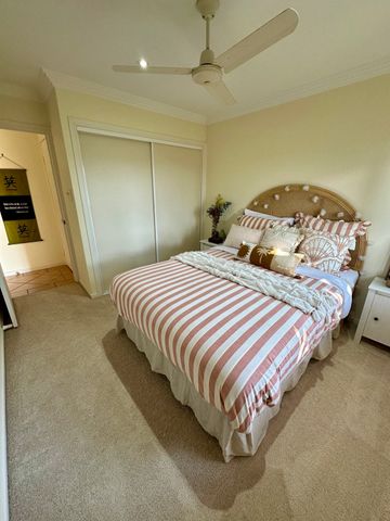 Helensvale - Photo 4