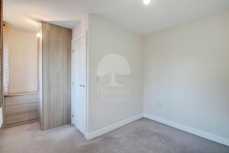 4 bedroom semi-detached house to rent - Photo 3