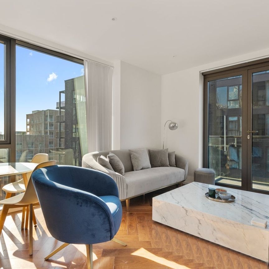 2 Bed Flat, New Union Square, SW11 - Photo 1