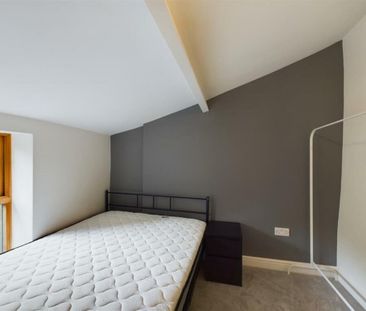 4 bedroom flat to rent - Photo 2