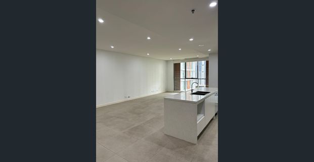 Executive 2 Bedroom Apt in the heart of Mascot with Double Parking - Photo 1