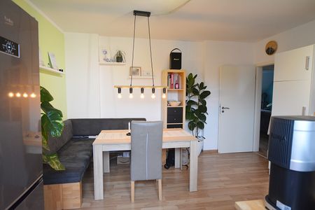 Wie gemacht für das erste Nest – helle 2-3-Zimmer Dachgeschoss-Wohnung in schönem Altbau - Photo 4