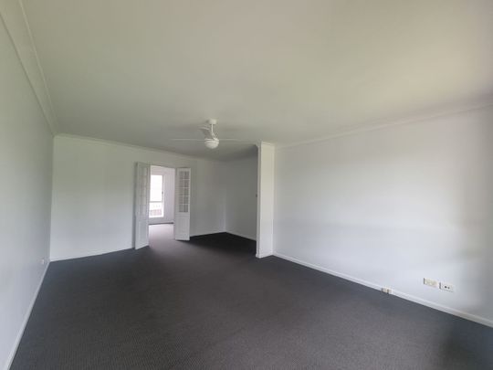 Three bedroom Family Home - Photo 1