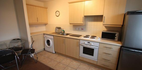 2 bedroom flat to rent - Photo 2