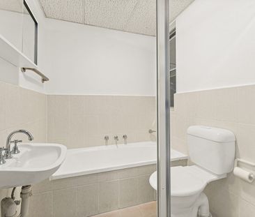 Wonderfully Updated & Bright Two Bedroom Apartment - Photo 3