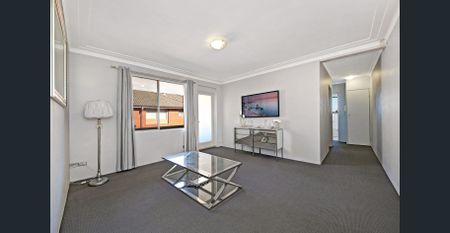 Neat two bedroom unit - Photo 2