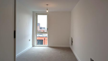 The Railings, Middlewood Locks - Photo 2