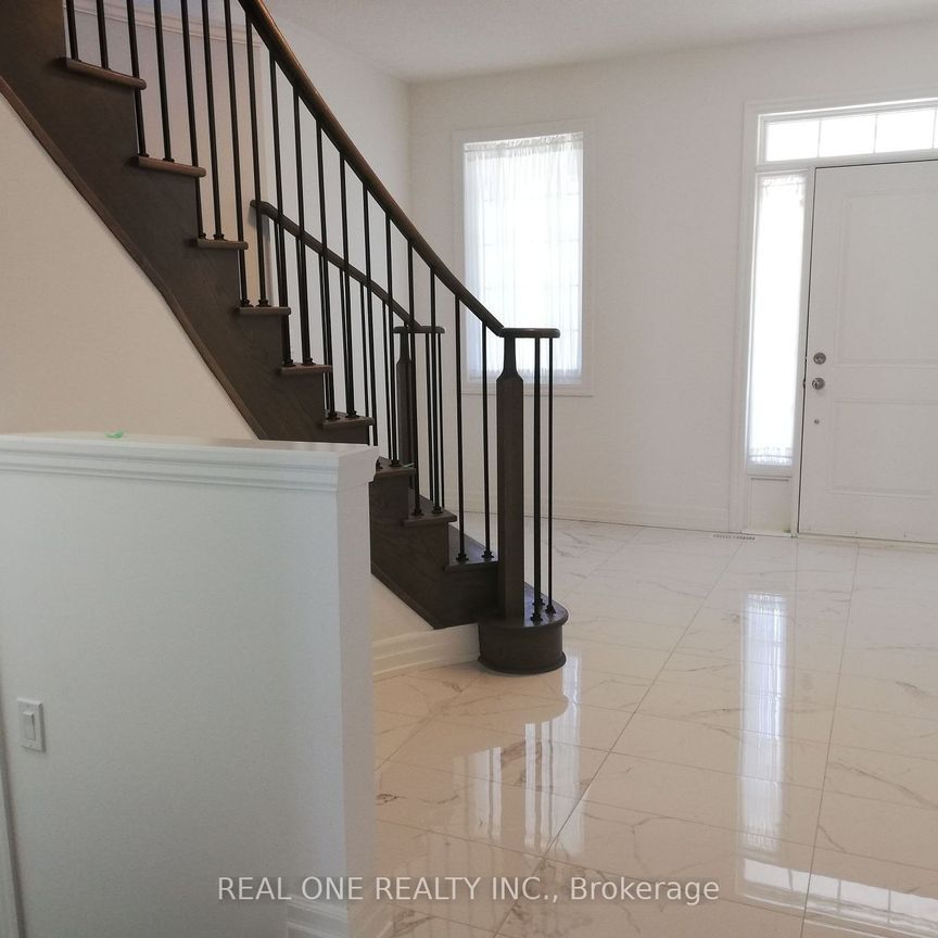 For Lease - 22 Cloverridge Avenue Unit# Main, East Gwillimbury, Ontario - Photo 1