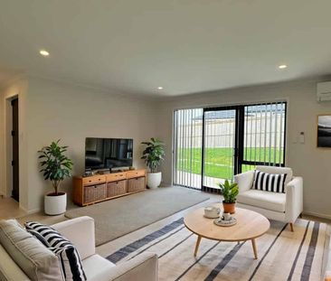 Easy access to the Northern & Southern Motorway - Photo 5