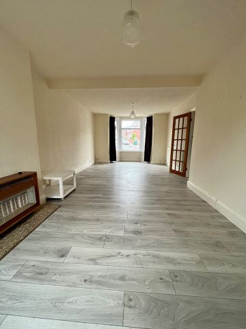 3 Bed Terraced House, Allesley Old Road, CV5 - Photo 2