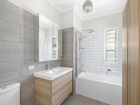 31 Park Street, Coorparoo QLD 4151 - House For Rent | Domain - Photo 3