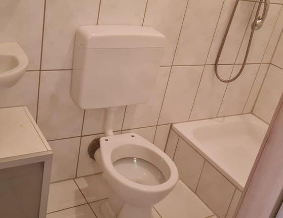 Gemütliche Dachgeschosswohnung – ab sofort / 01.12 verfügbar - Photo 1