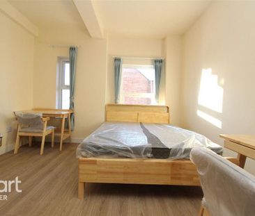 1 bedroom in a house share to rent - Photo 2