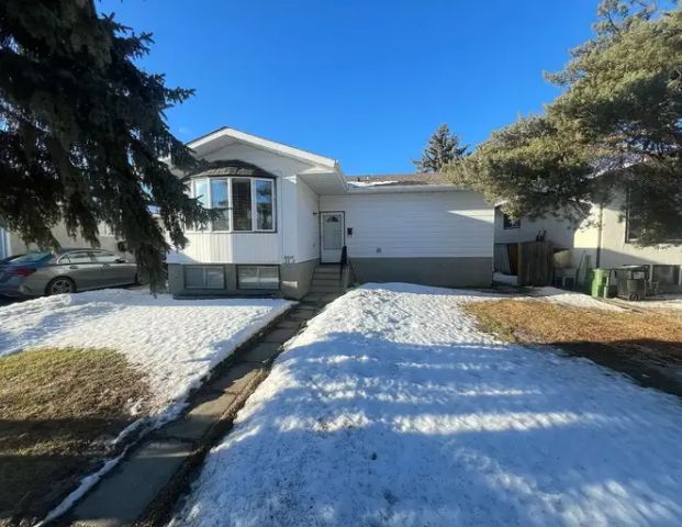 2 bedroom basement suite for rent. Private entrance with shared laundry room. | 3520 10 Avenue Northwest, Edmonton - Photo 1