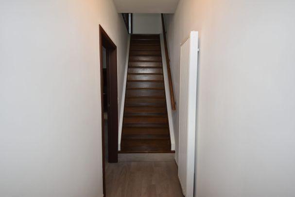 Instapklare halfopen woning met grote tuin en werkruimte. - Photo 1