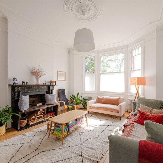 4 bedroom semi-detached house to rent - Photo 1