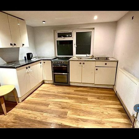 3 bedroom maisonette to rent - Photo 3