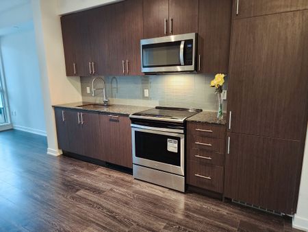 For Lease - 4055 Parkside Village Drive Unit# 919, Mississauga, Ontario - Photo 2