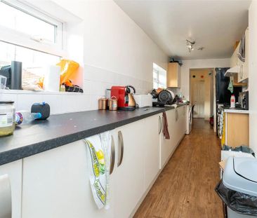 6 bedroom terraced house to rent - Photo 4