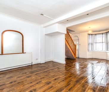 3 Bed Terraced House, Dawlish Road, E10 - Photo 3