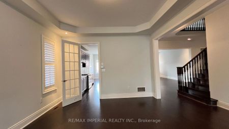 Detached Home For Lease | W9235867 - Photo 4