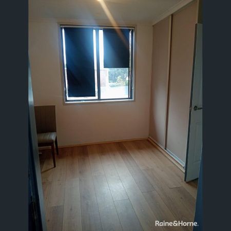 Convenient 1-bedroom apartment in the heart of Albion - Photo 3