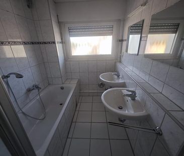 Moderne 2 Zimmer Wohnung mit EBK, Balkon und Stellplatz - Photo 3