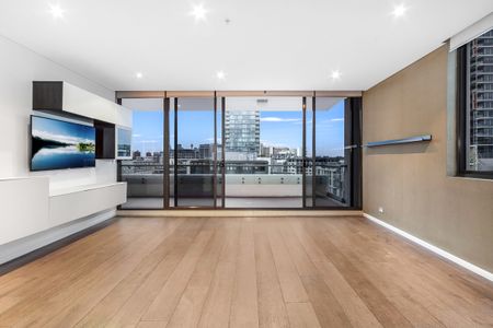 Next to East Village I Large 3-Bedroom Apartment I Double Carspace - Photo 5