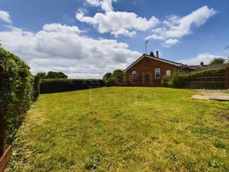 2 bedroom semi-detached bungalow to rent - Photo 4