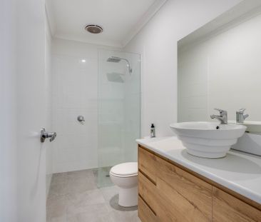Modern, Stylish & Sleek Living in Prime North Albury Location - Photo 5