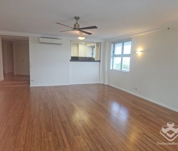 SPACIOUS THREE BEDROOM APARTMENT IN PRESTIGIOUS GRAND MARINER - Photo 3
