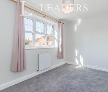 2 bedroom house to rent St. Andrews Gardens, Cobham, KT11 - Photo 5