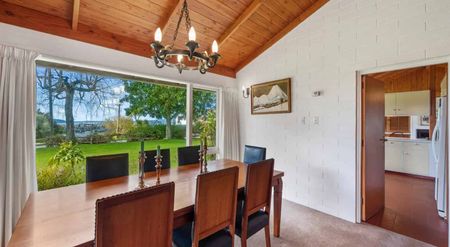 Spacious Family Home with Stunning Views - Photo 5