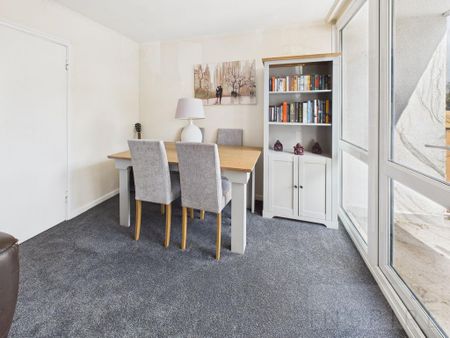 3 bedroom maisonette to rent - Photo 3