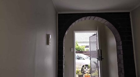 Spacious 3-Bedroom Home in Double Grammar Zone - Photo 5