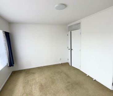 Charming Epsom 2BR Unit with Courtyard - Photo 4
