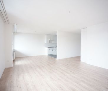 Wohnung an zentraler Lage - helle 3.5 Zimmerwohnung! - Photo 4
