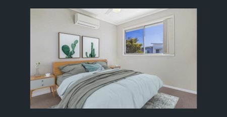 Spacious & Stylish Townhouse Opposite Brightwater Lake - Photo 2