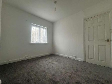 Nelson Avenue, Bilston, WV14 - Photo 3