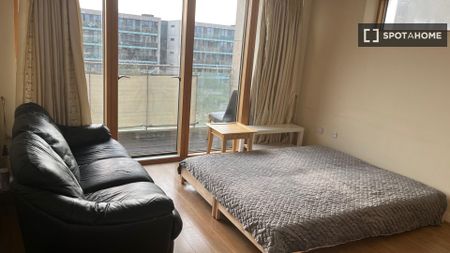 Room for rent in 3-bedroom apartment in Dublin - Photo 4