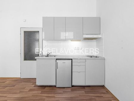 Pronájem bytu 1+kk 24 m2 - Fotografie 2
