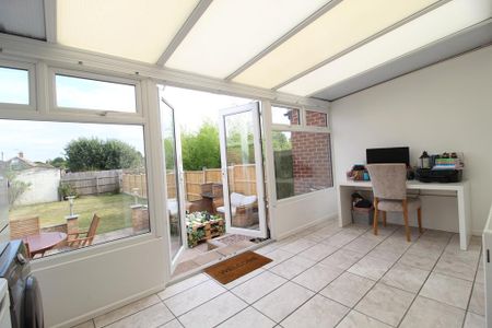 3 bedroom semi-detached house to rent - Photo 2