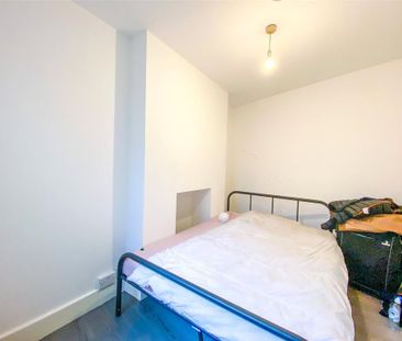 6 bedroom terraced house to rent - Photo 3