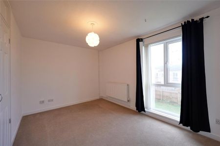 3 bedroom end of terrace house to rent - Photo 2